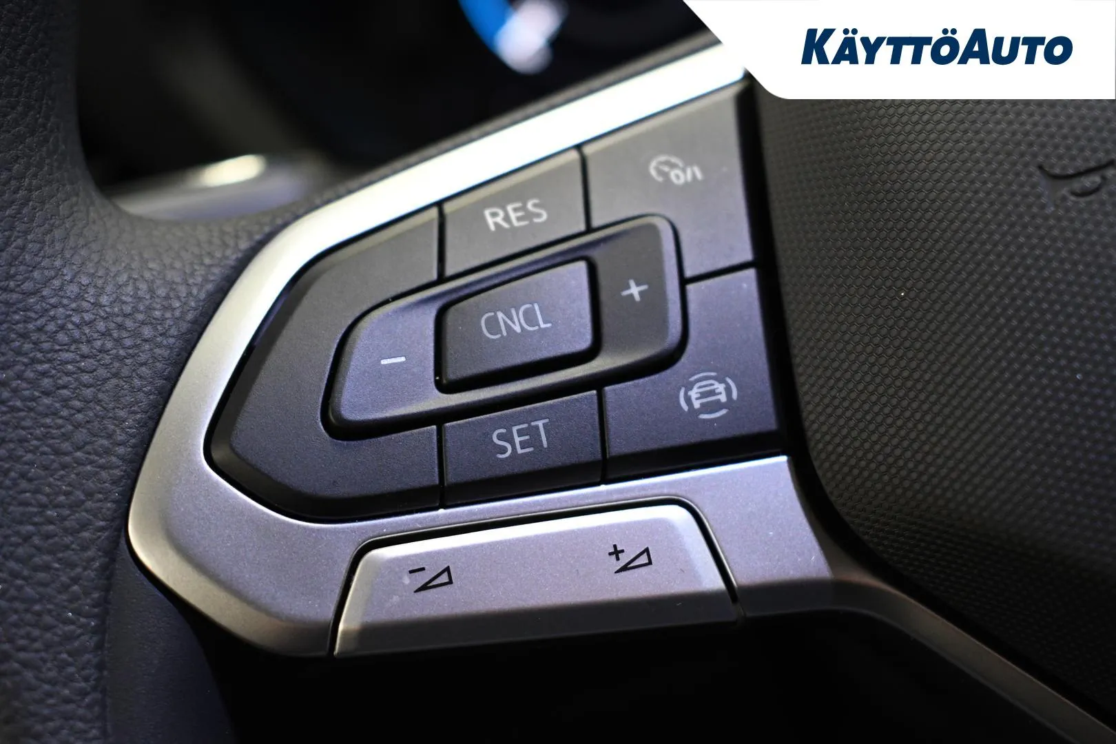 Volkswagen Caddy Maxi YMA-283 carousel image