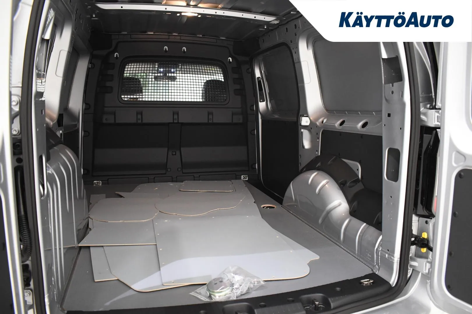 Volkswagen Caddy Maxi YMA-283 carousel image