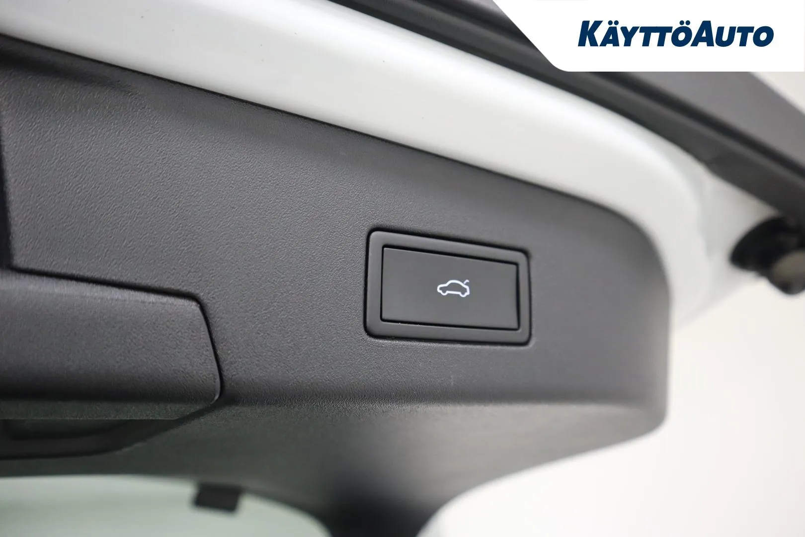 VOLKSWAGEN ID.5 CRI-375 carousel image