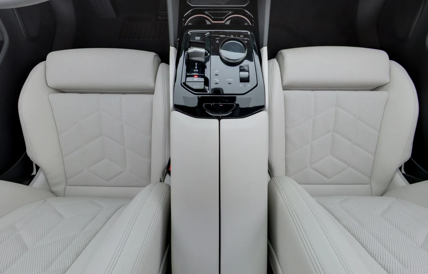 BMW i5 KVR-704 carousel image