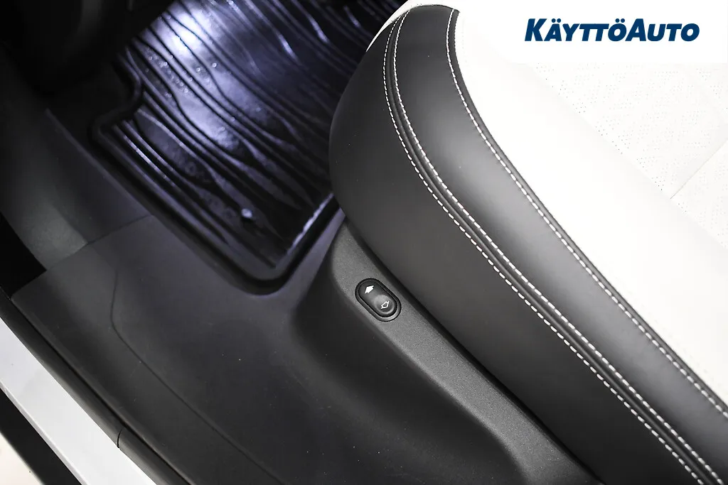 LAND ROVER Range Rover Velar NMJ-211 carousel image