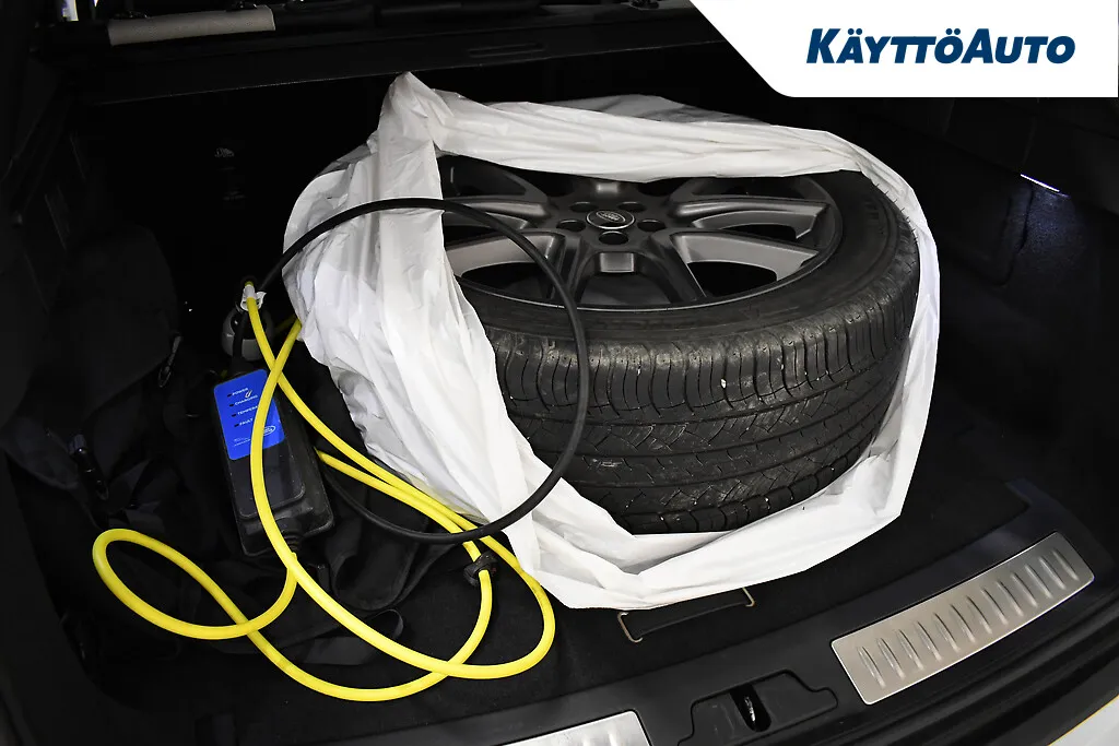 LAND ROVER Range Rover Velar NMJ-211 carousel image