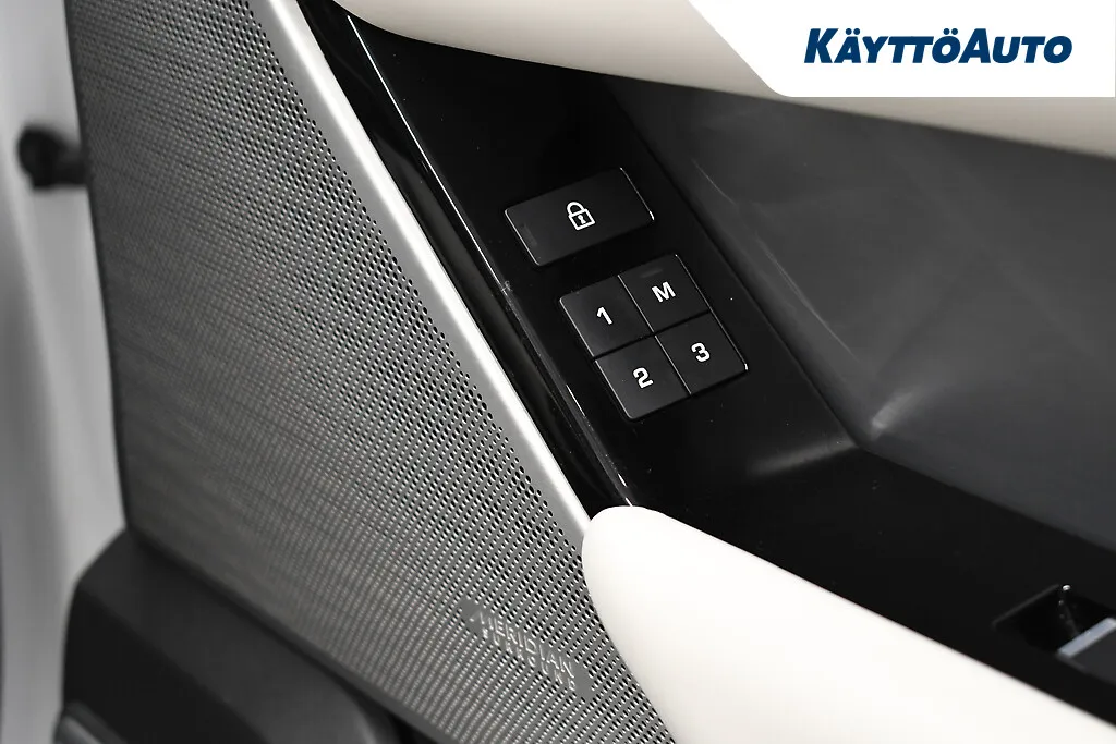 LAND ROVER Range Rover Velar NMJ-211 carousel image