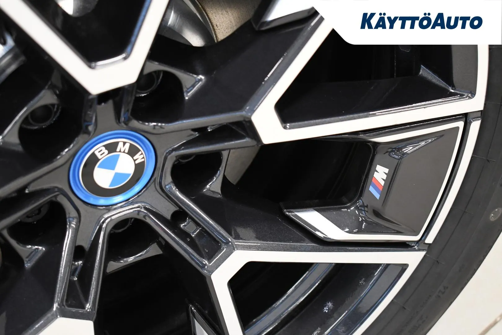 BMW i4 SPR-157 carousel image