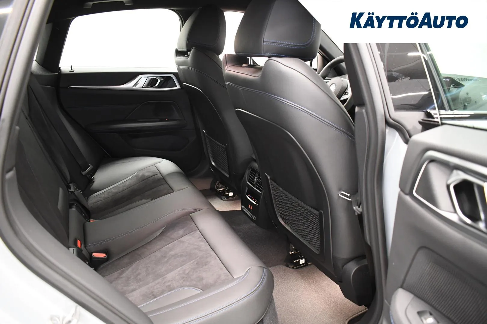 BMW i4 SPR-157 carousel image