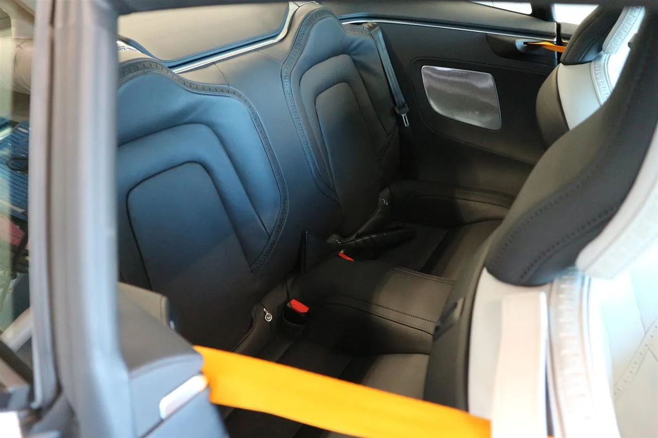 POLESTAR 1 ZOB-378 carousel image