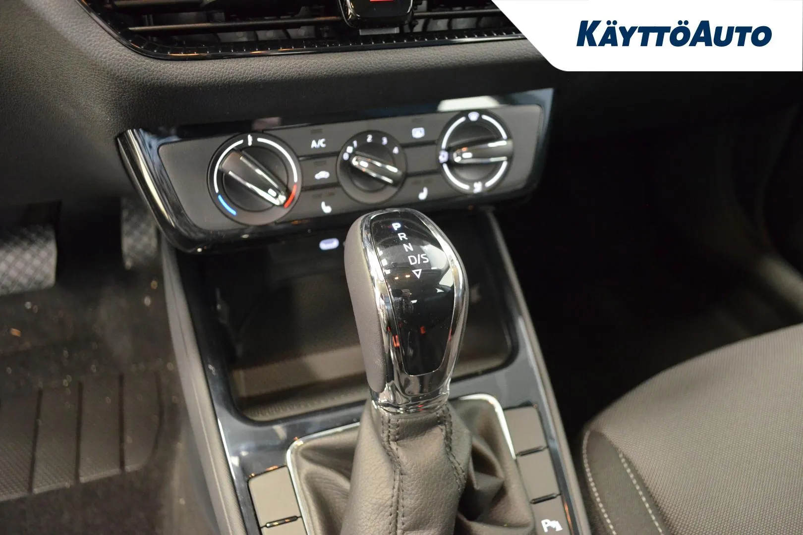 Skoda Fabia JNF-295 carousel image