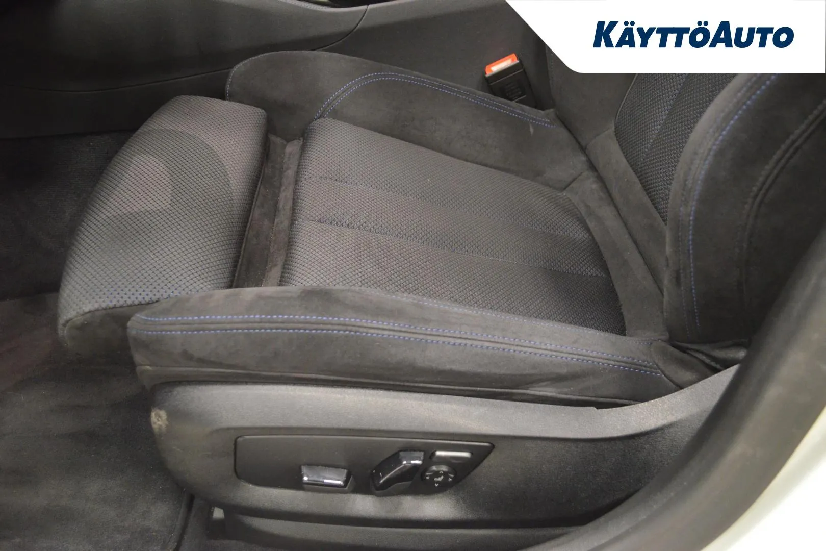 BMW 545 LPJ-208 carousel image