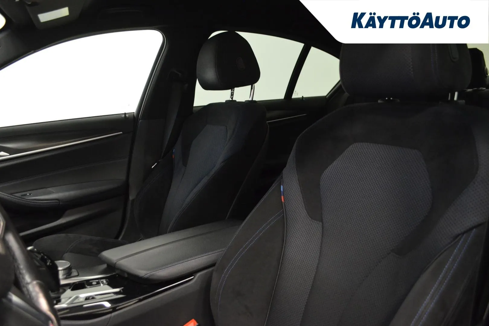 BMW 545 LPJ-208 carousel image