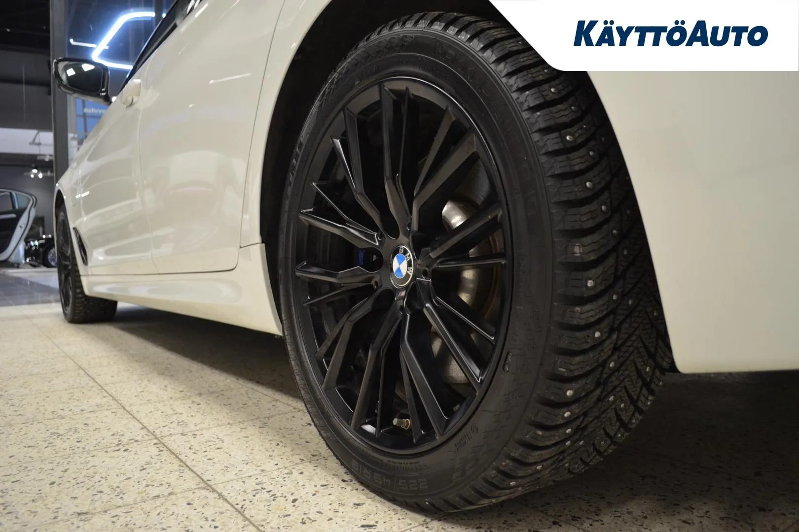 BMW 545 LPJ-208 carousel image