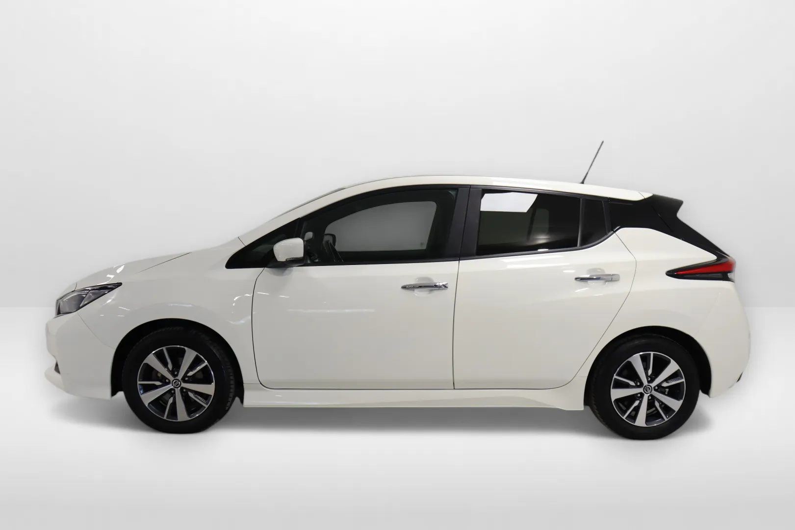 NISSAN Leaf FPP-974 carousel image
