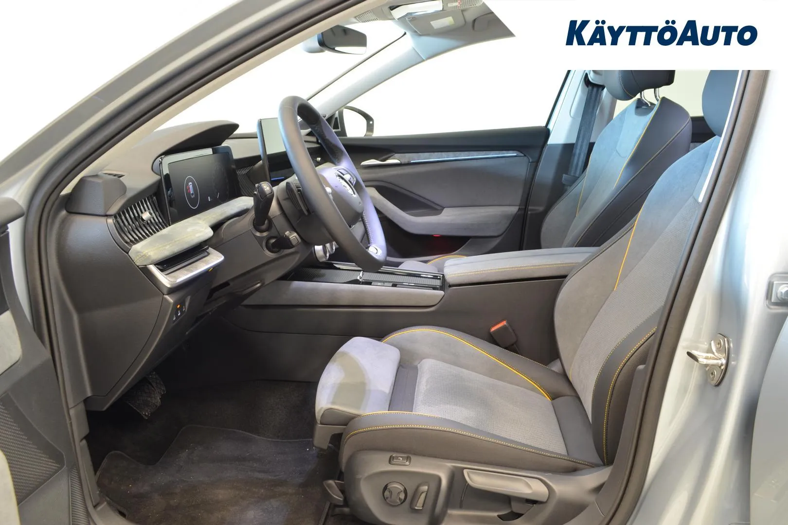 Skoda Superb XSR-435 carousel image