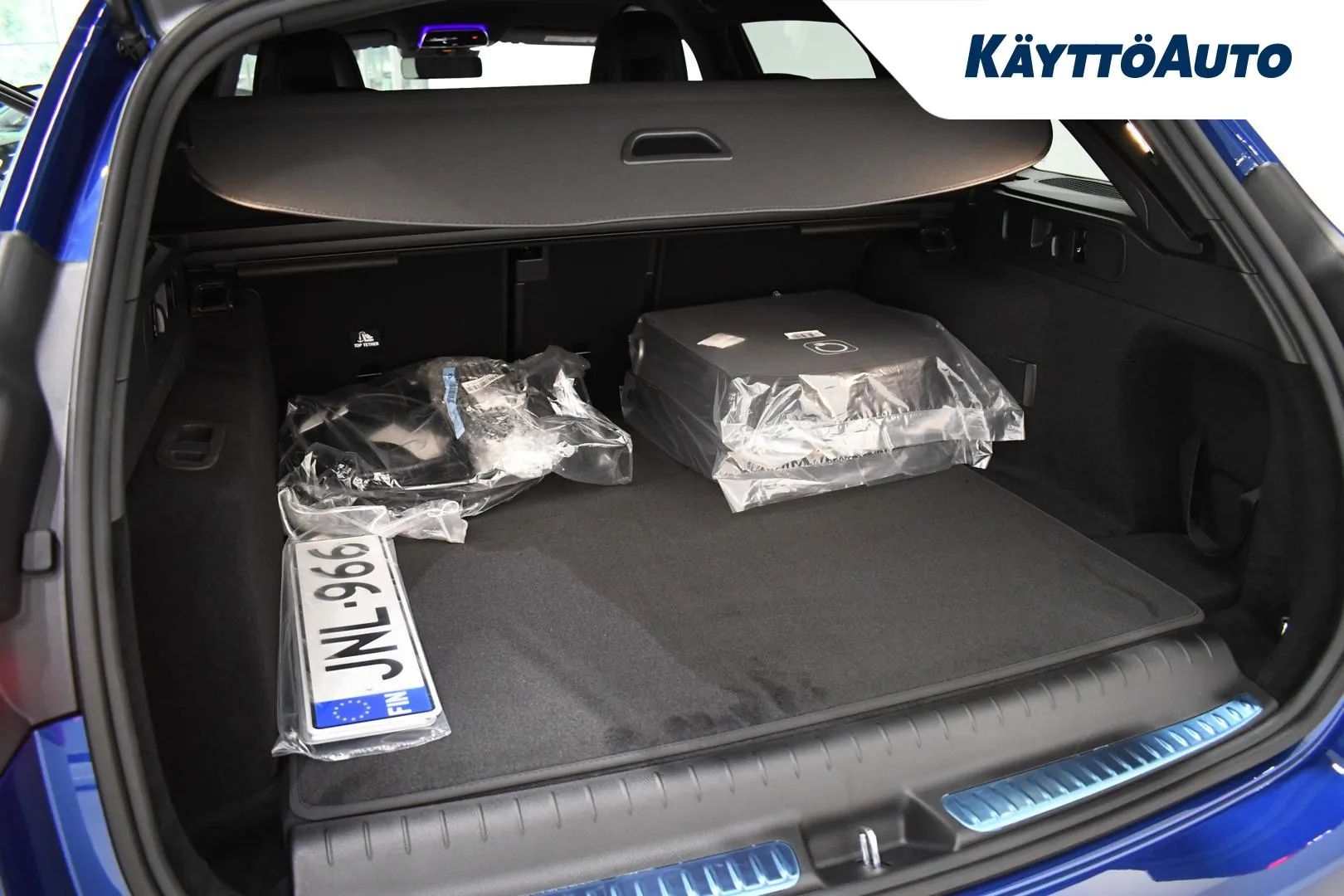 Mercedes-Benz C JNL-966 carousel image