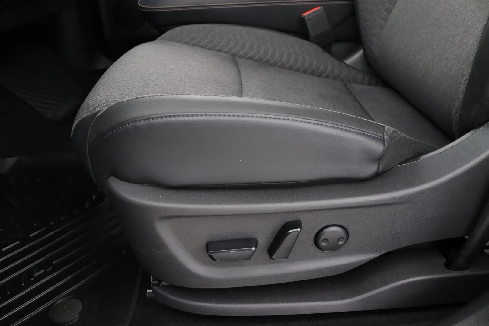 NISSAN Ariya FRG-100 carousel image