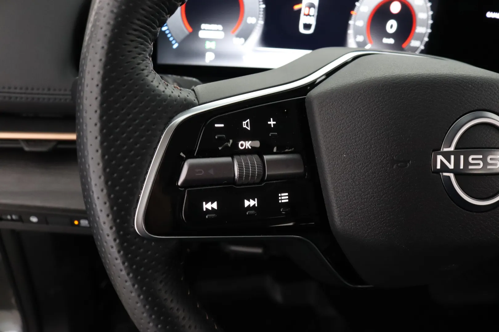 NISSAN Ariya FRG-100 carousel image