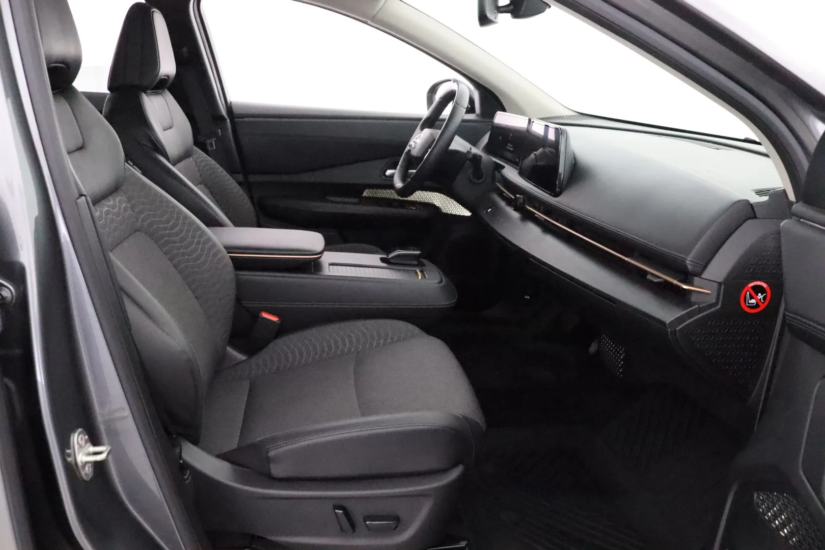 Nissan Ariya IRJ-642 carousel image