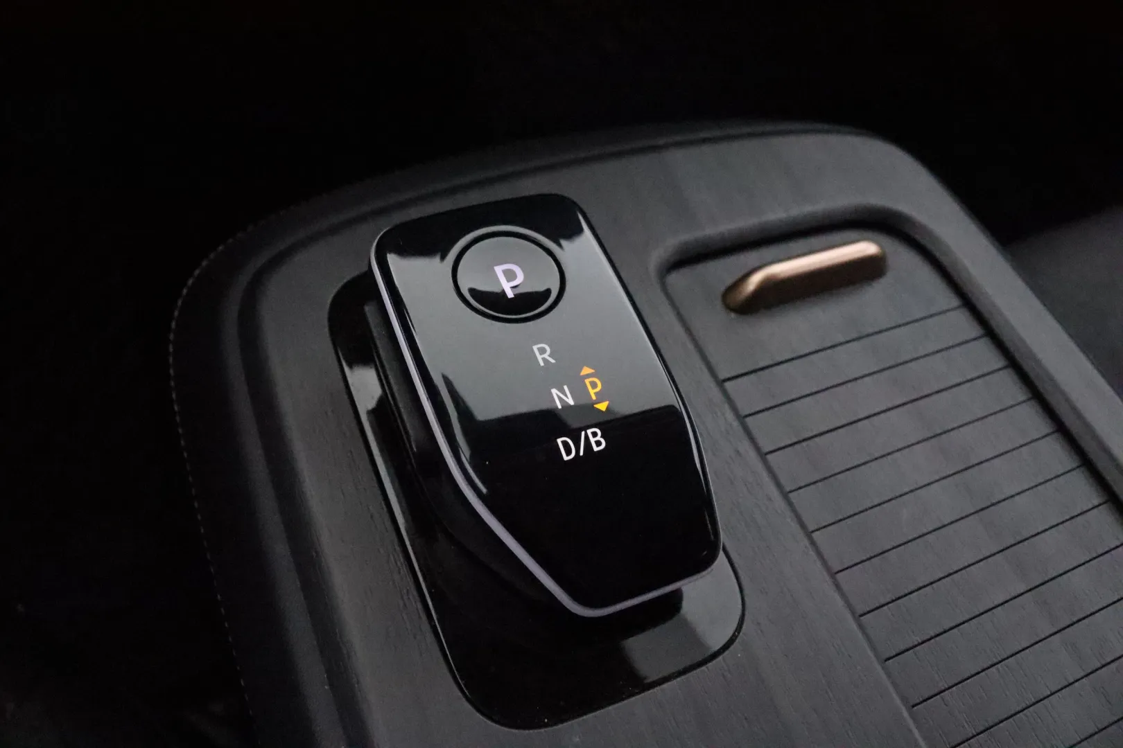 Nissan Ariya IRJ-642 carousel image