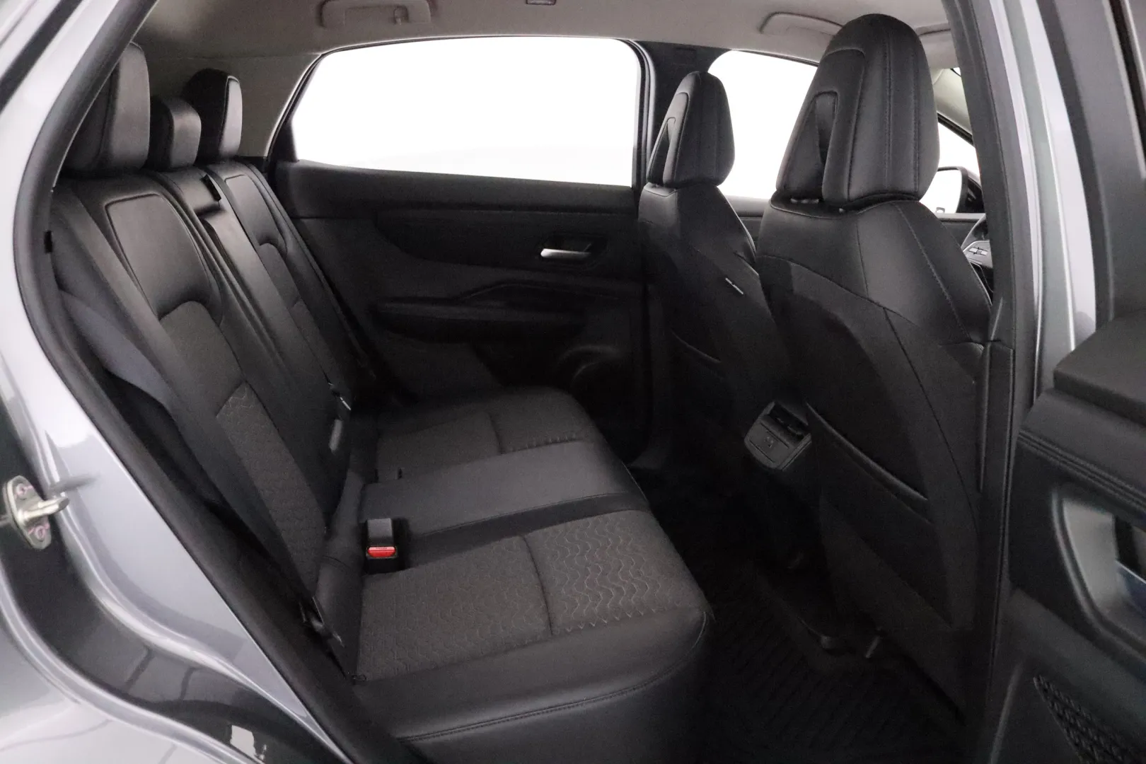 Nissan Ariya IRJ-642 carousel image