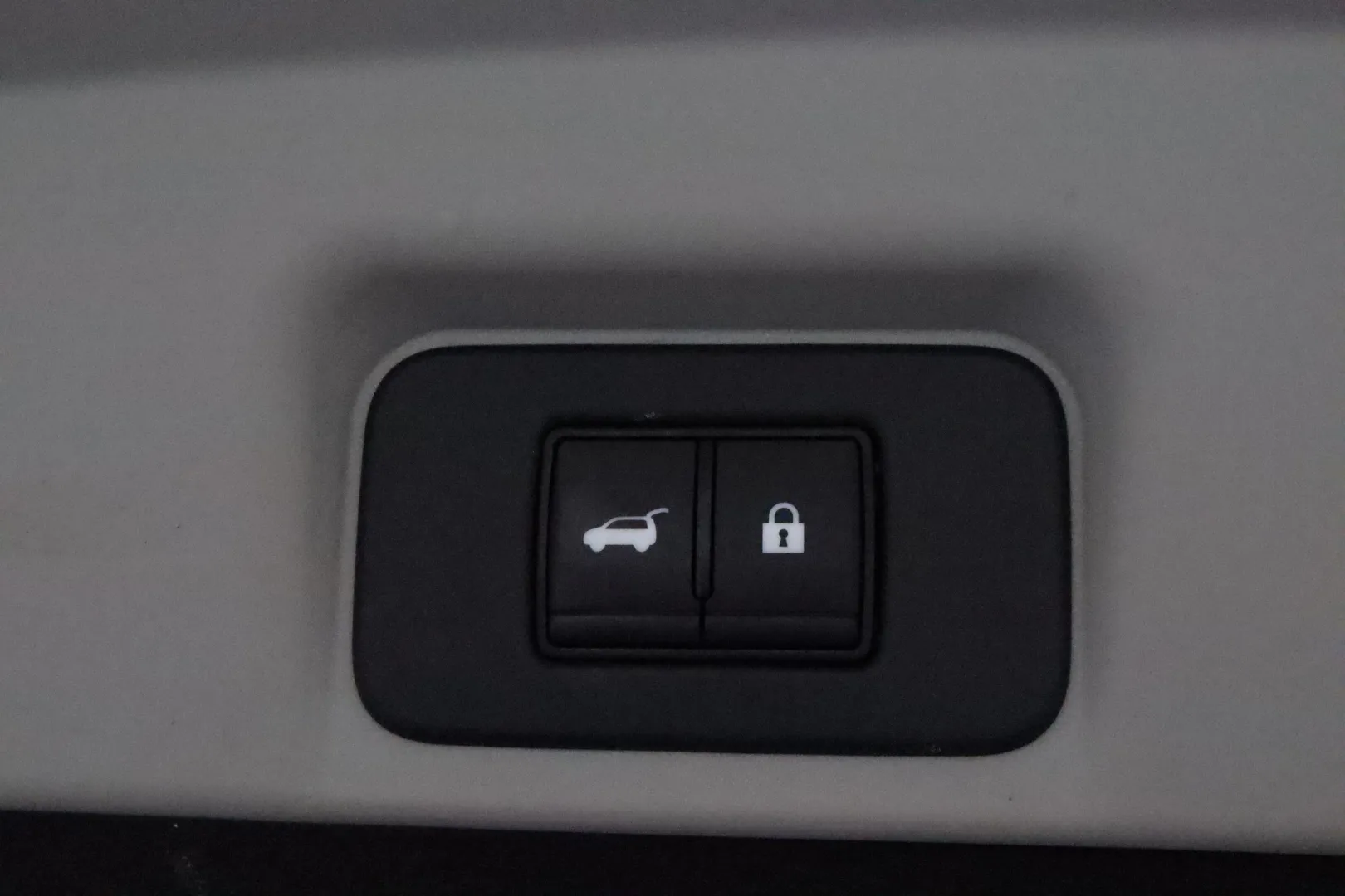 Nissan Ariya IRJ-642 carousel image