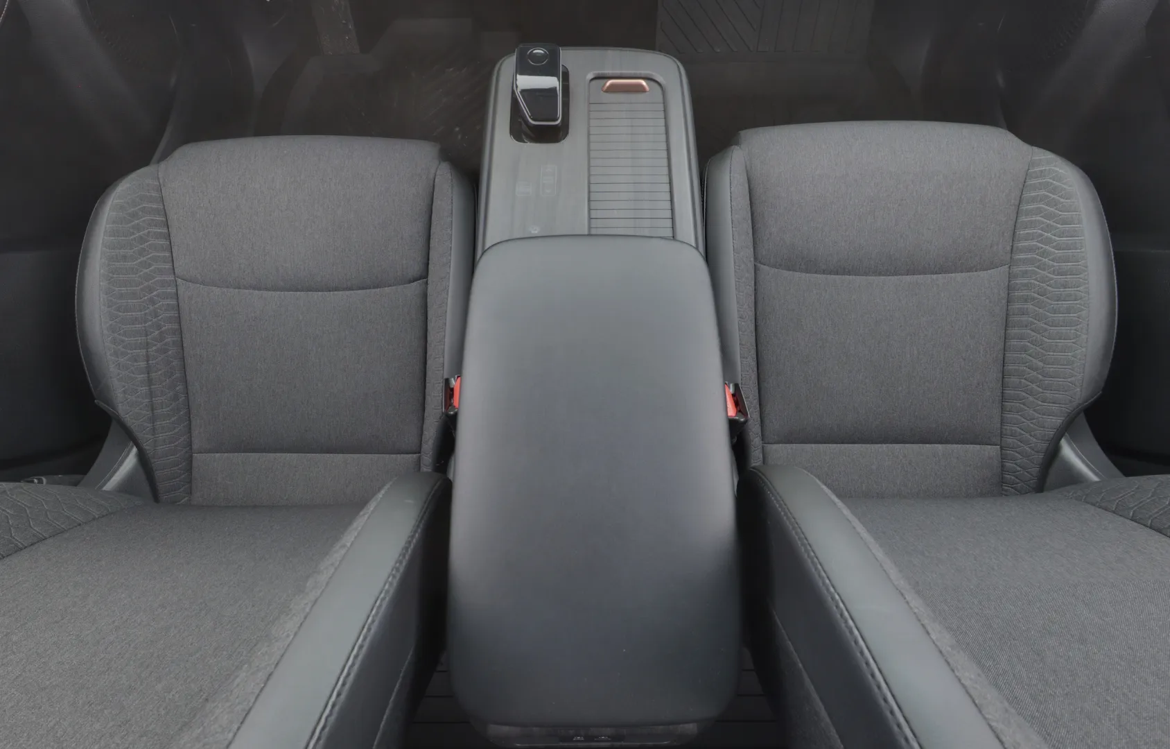 Nissan Ariya IRJ-642 carousel image