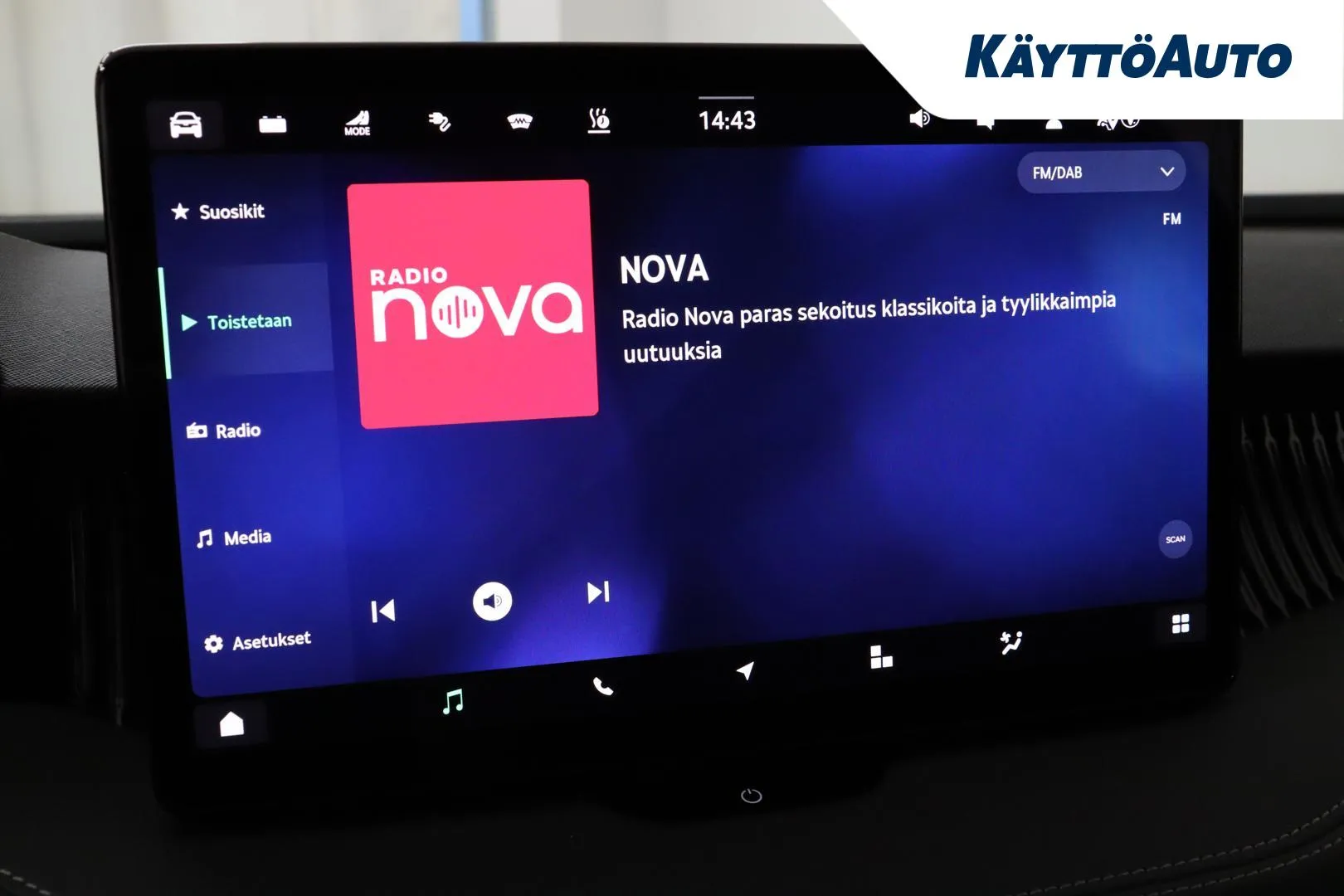 Skoda Superb JNK-515 carousel image