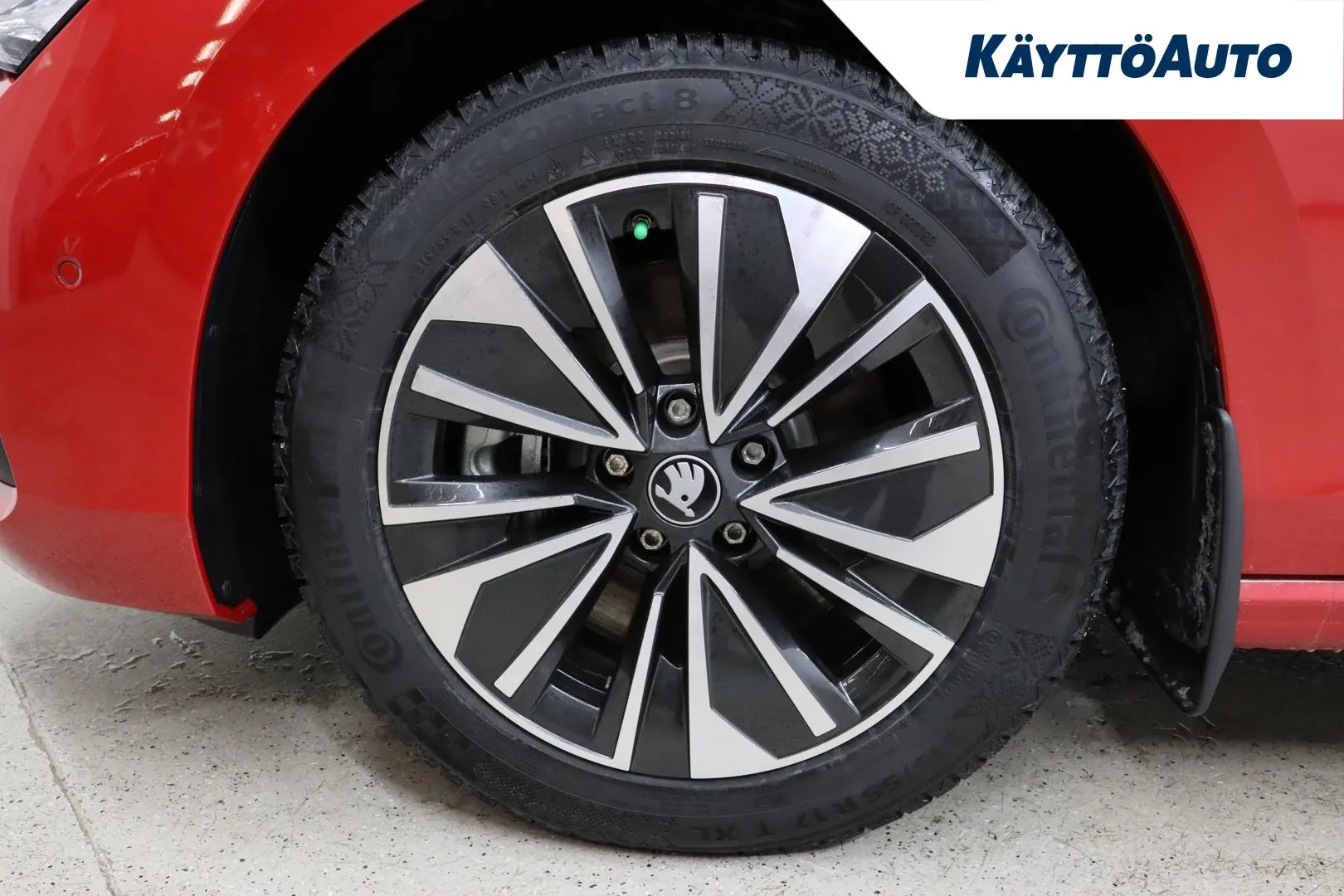 Skoda Superb JNK-515 carousel image