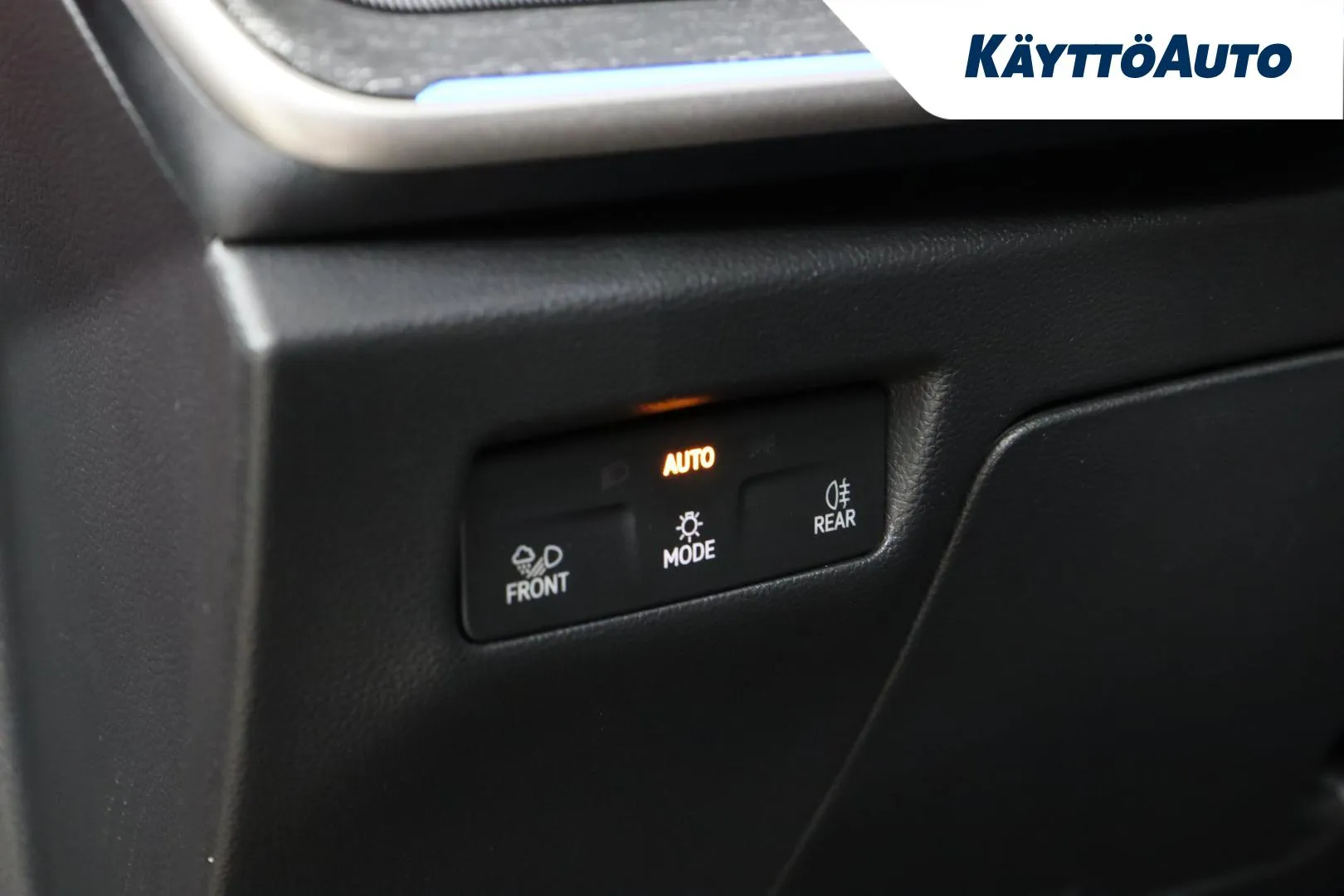 Skoda Superb JNK-515 carousel image