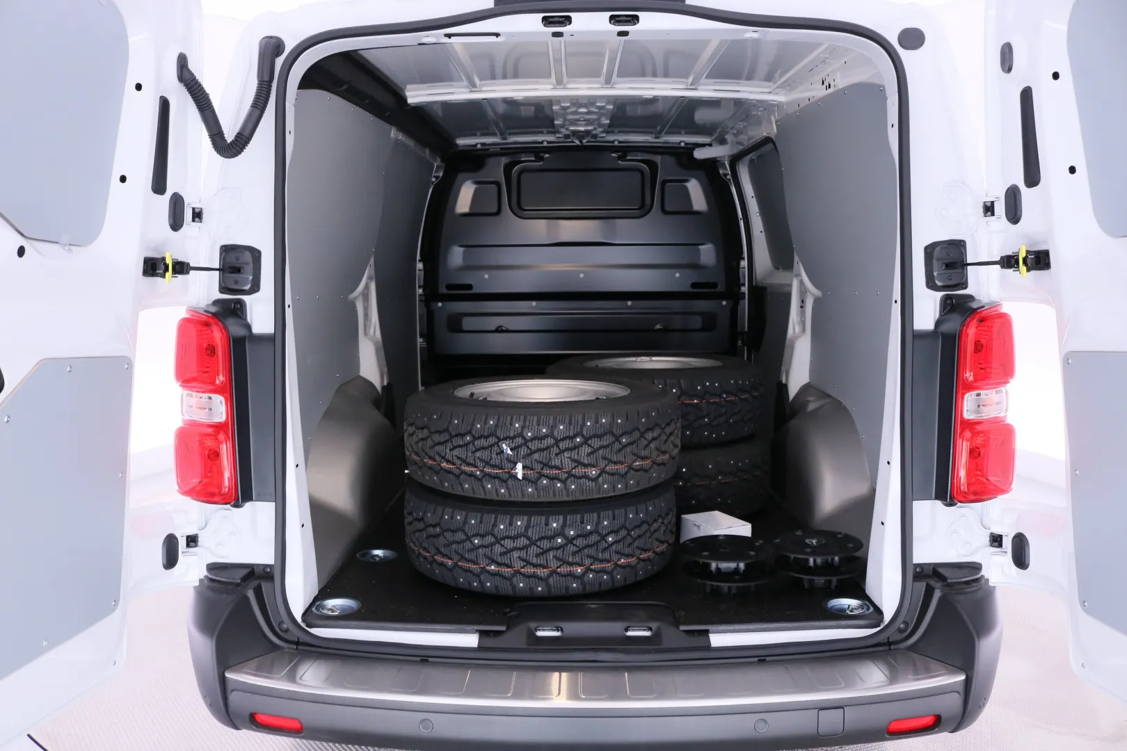Opel Vivaro GPU-832 carousel image