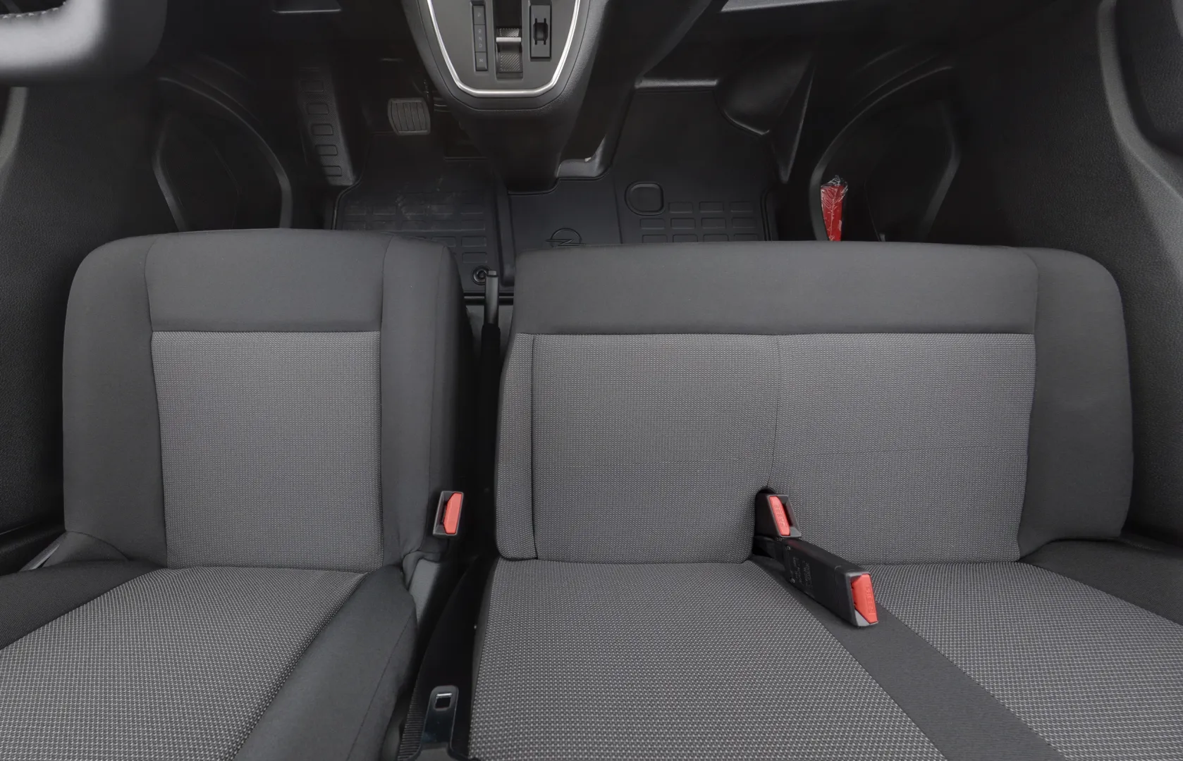 Opel Vivaro GPU-832 carousel image