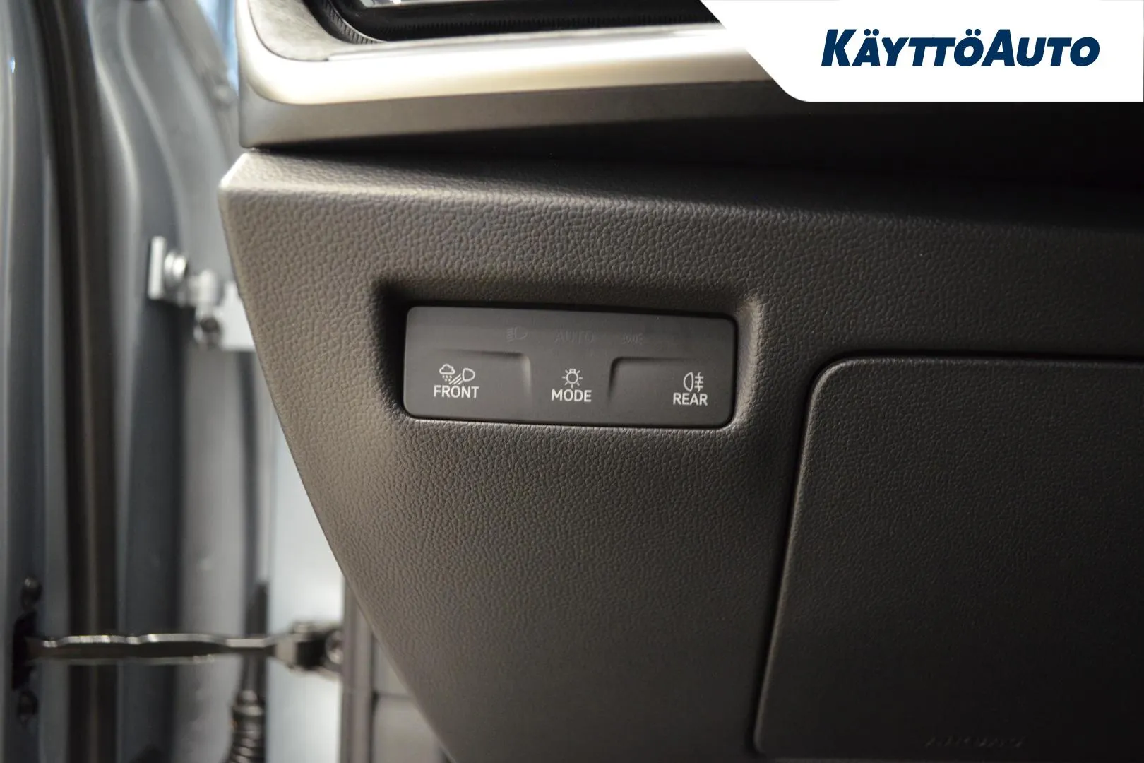 Skoda Superb JNP-704 carousel image