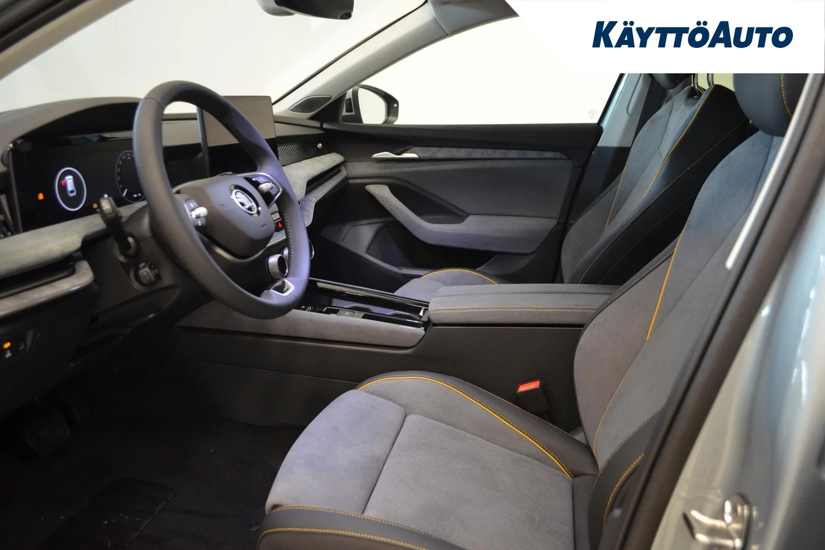 Skoda Superb JNP-704 carousel image