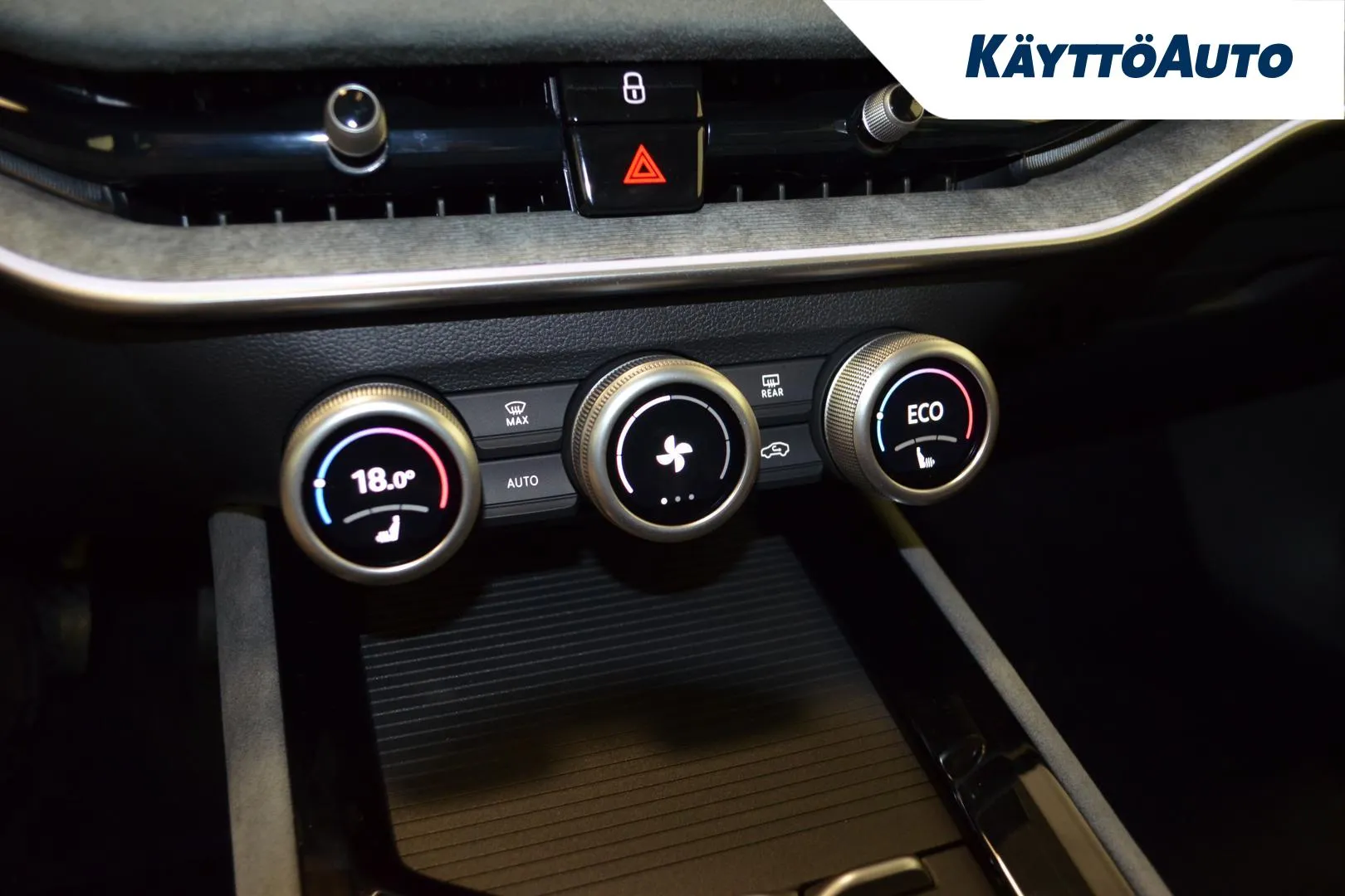 Skoda Superb JNP-704 carousel image