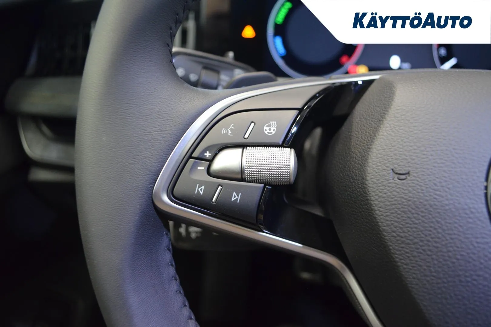 Skoda Superb JNP-704 carousel image