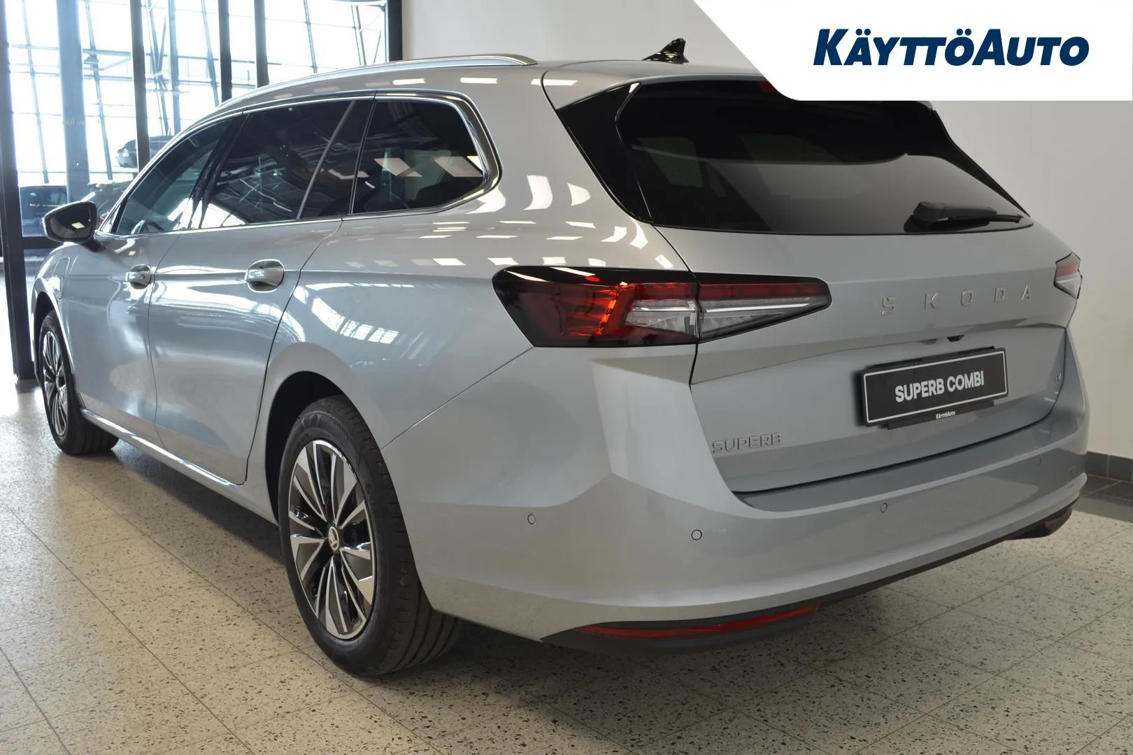 Skoda Superb JNP-704 carousel image