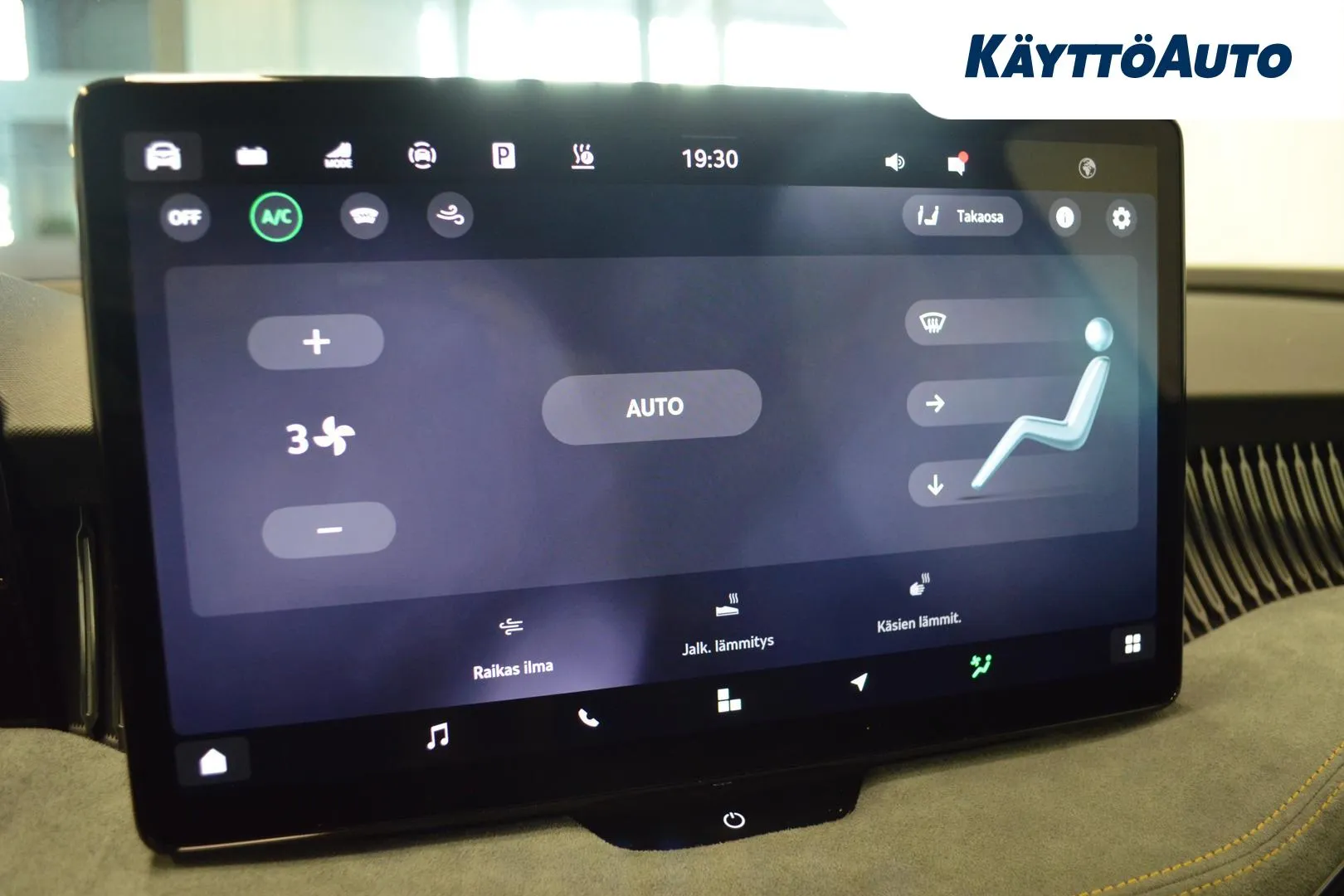 Skoda Superb JNP-704 carousel image