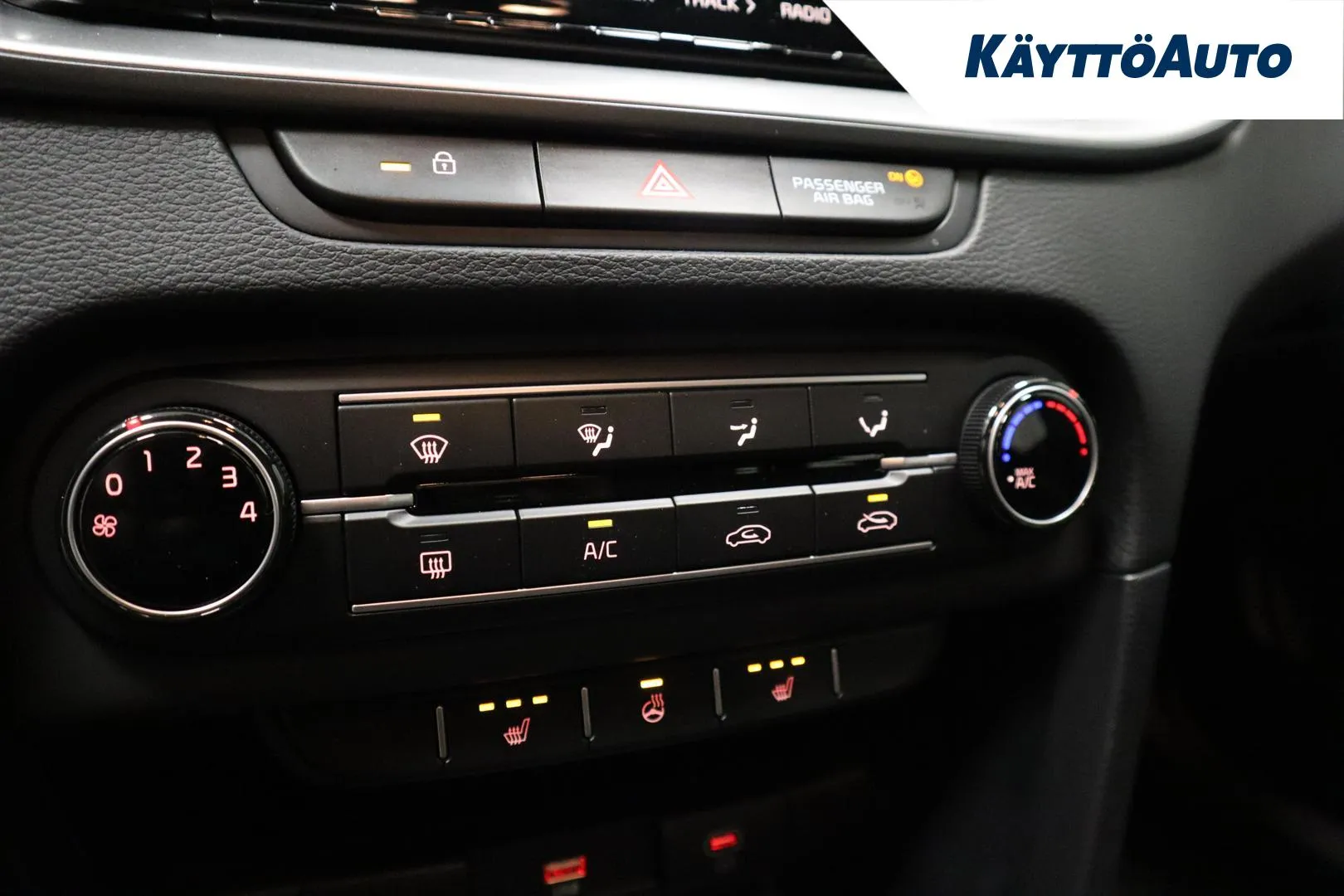 KIA Ceed JNP-892 carousel image