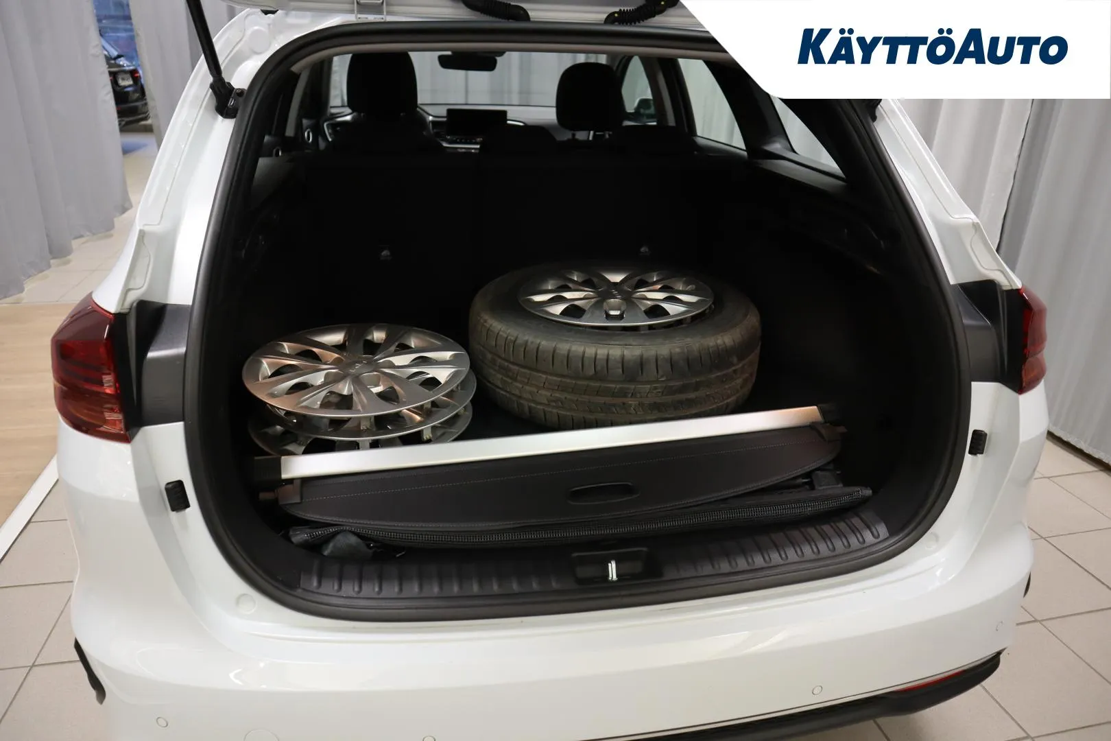 KIA Ceed JNP-892 carousel image