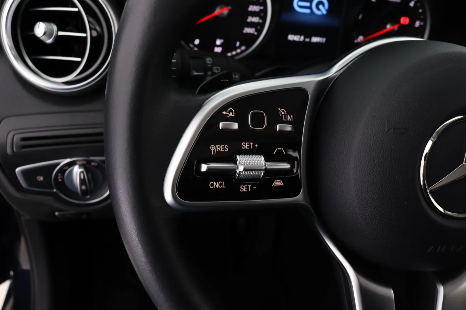 MERCEDES-BENZ GLC FRI-194 carousel image