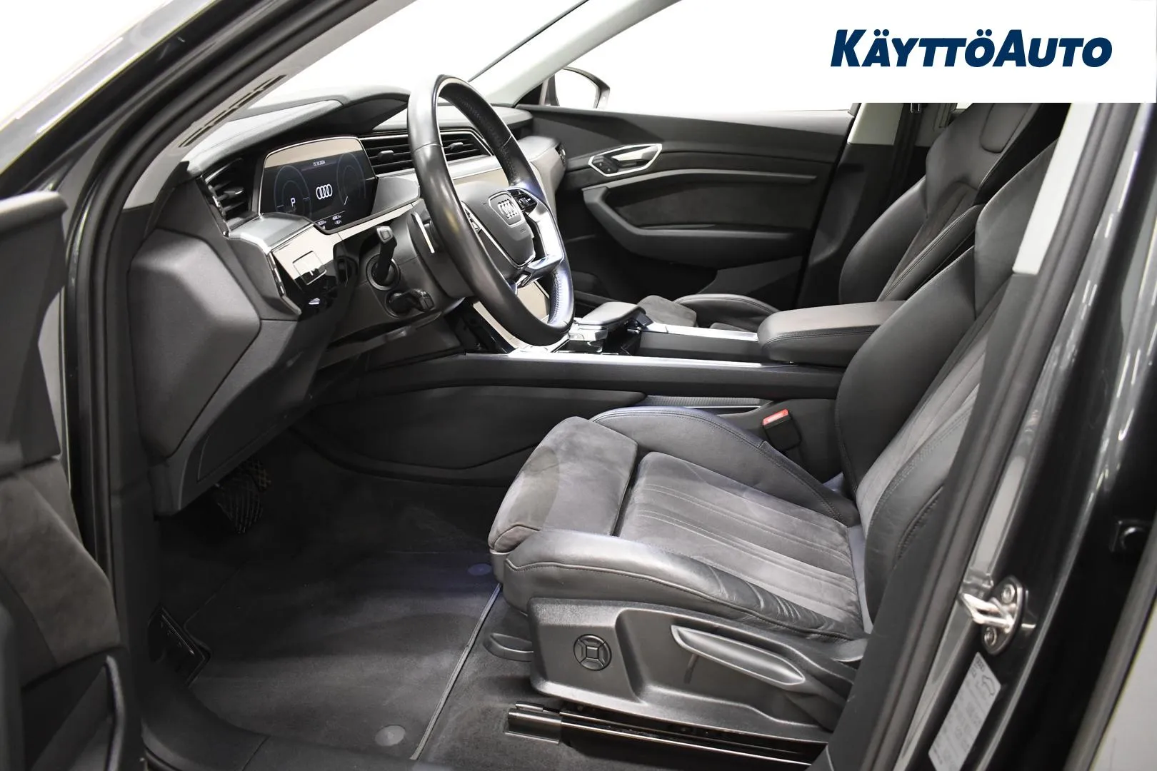 AUDI e-tron XRH-933 carousel image