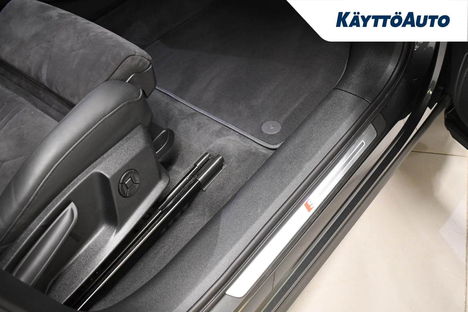 AUDI e-tron XRH-933 carousel image