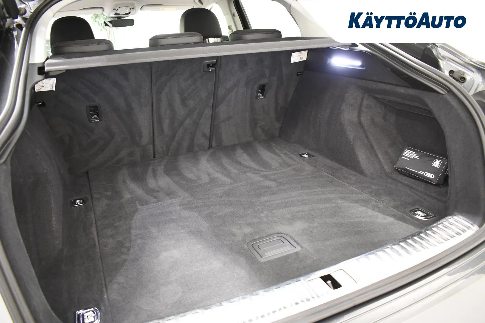 AUDI e-tron XRH-933 carousel image