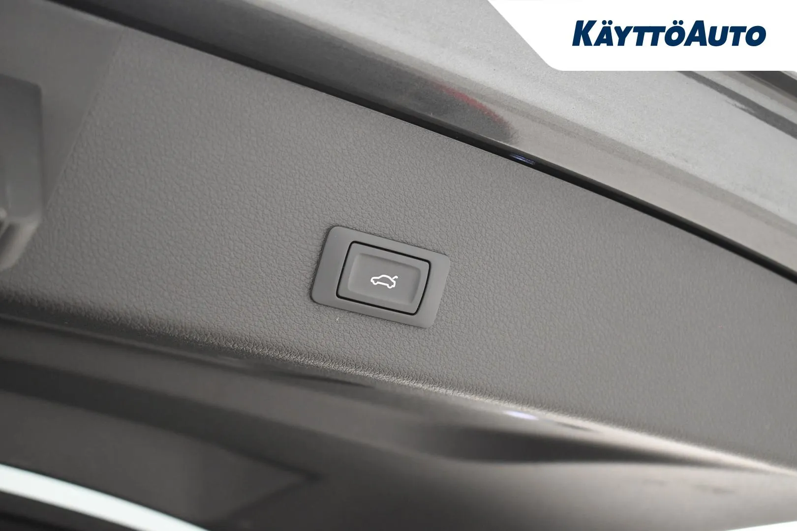 AUDI e-tron XRH-933 carousel image