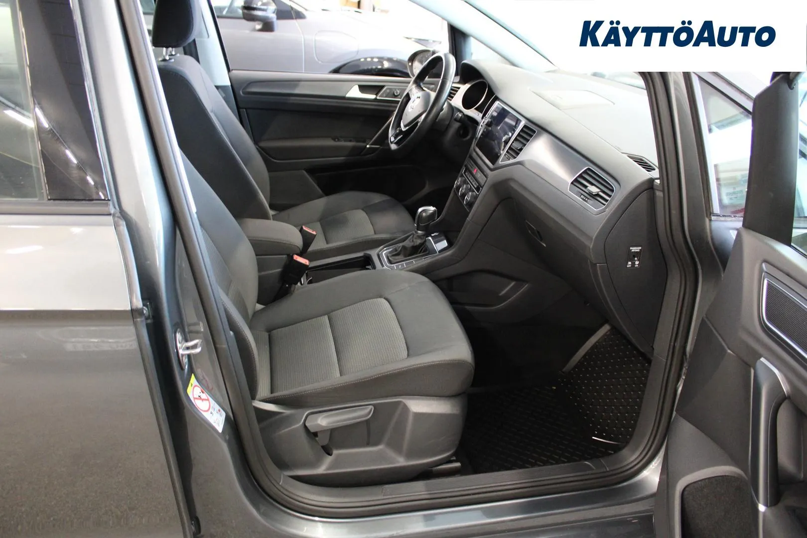 VOLKSWAGEN GOLF SPORTSVAN IOL-276 carousel image