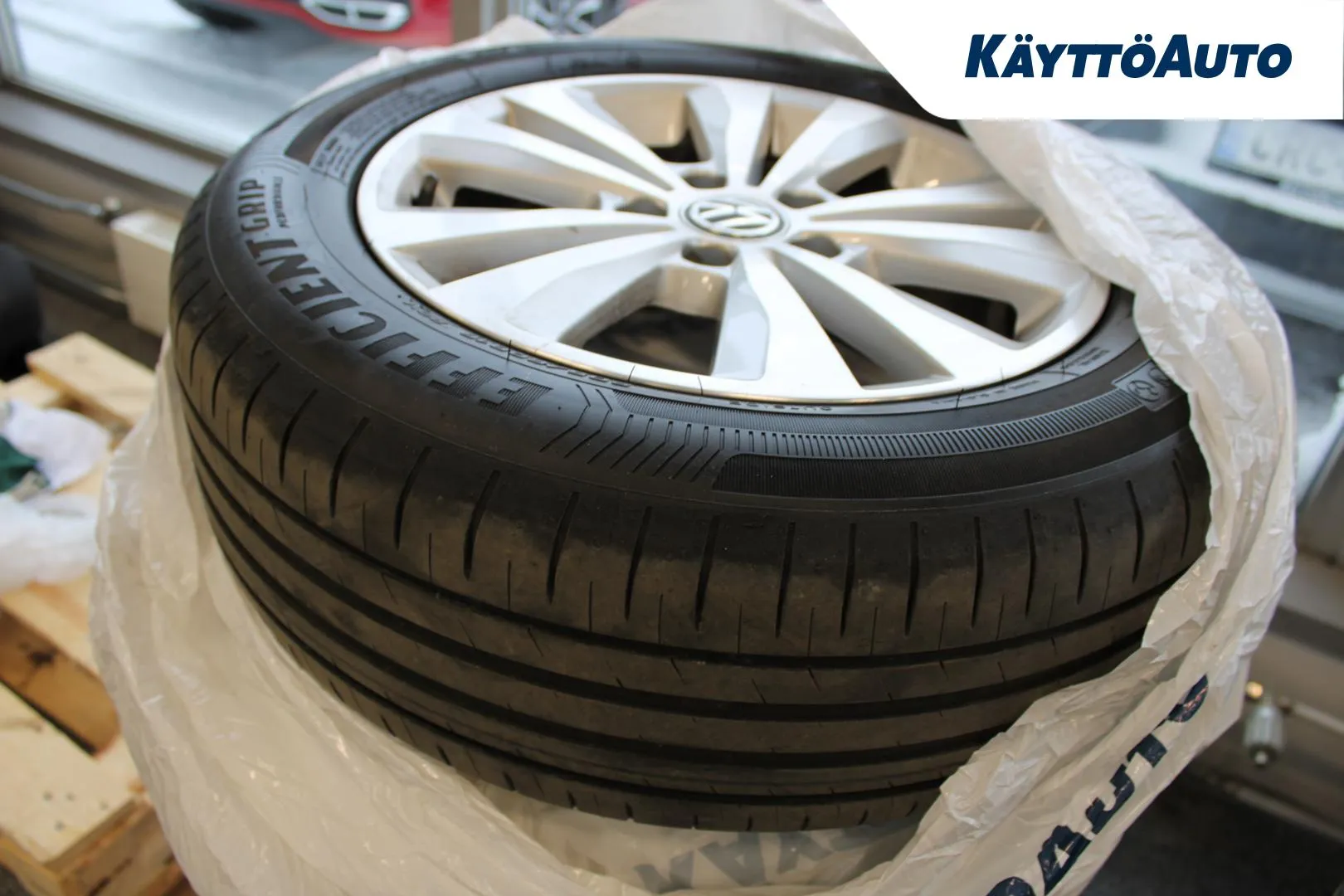 VOLKSWAGEN GOLF SPORTSVAN IOL-276 carousel image