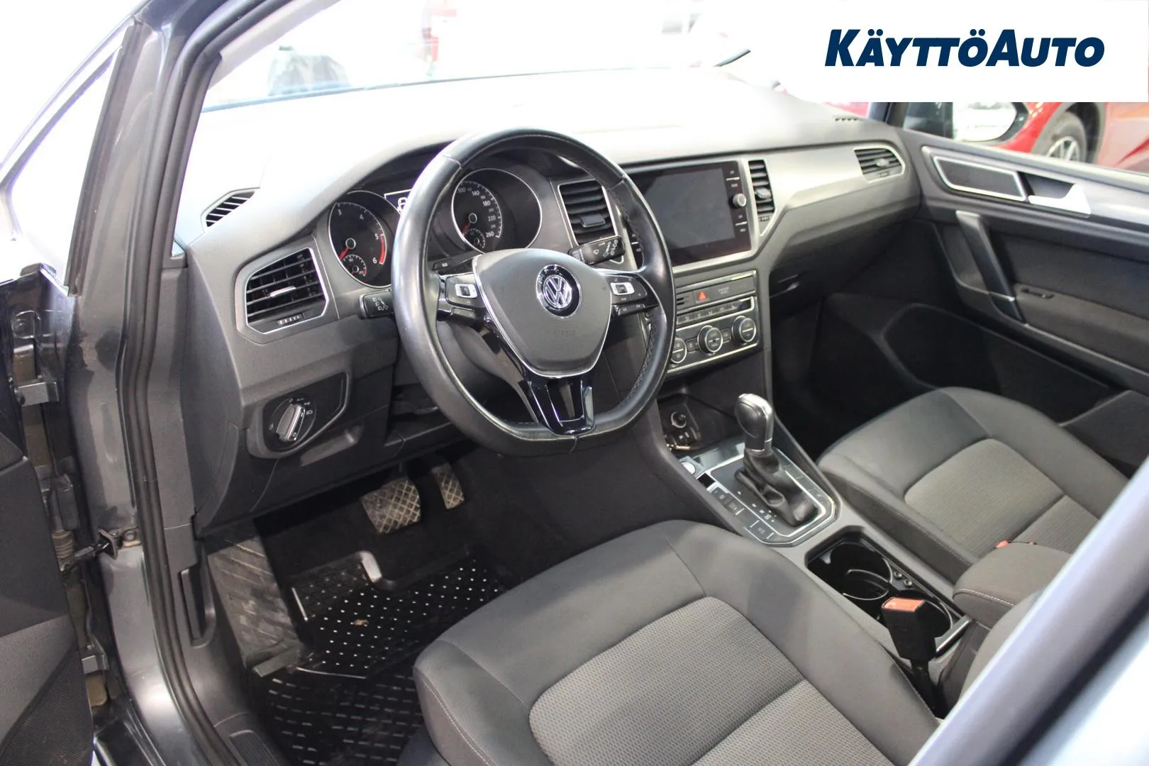 VOLKSWAGEN GOLF SPORTSVAN IOL-276 carousel image