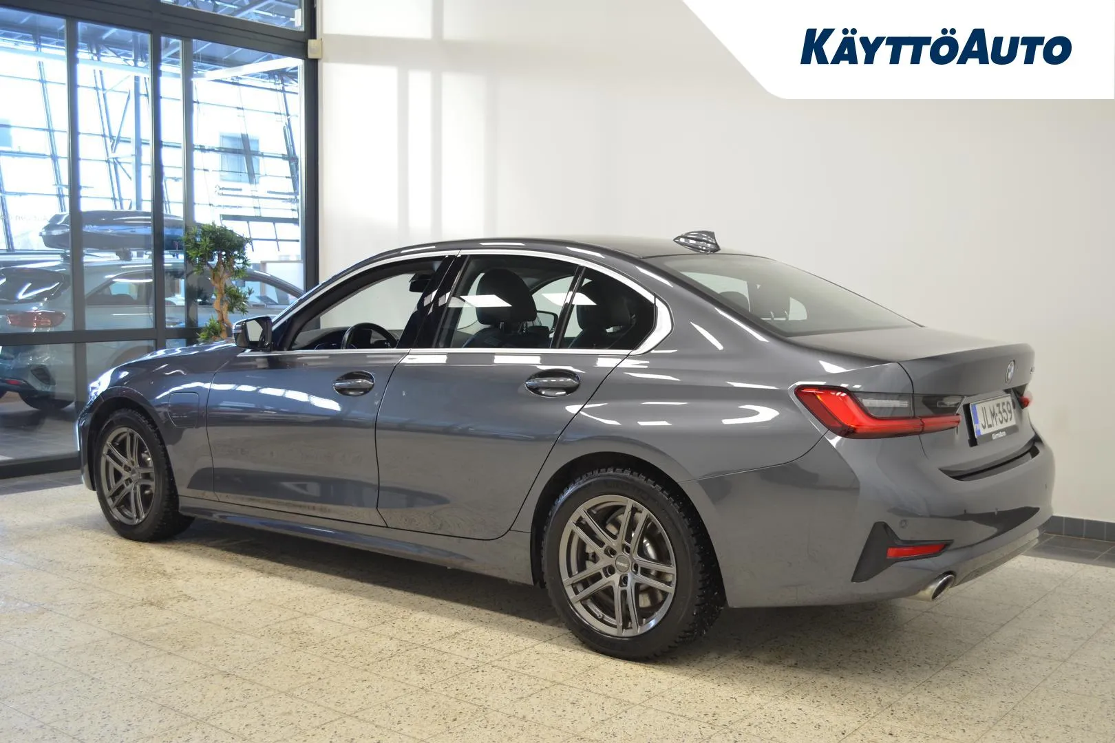 BMW 330 JLM-359 carousel image