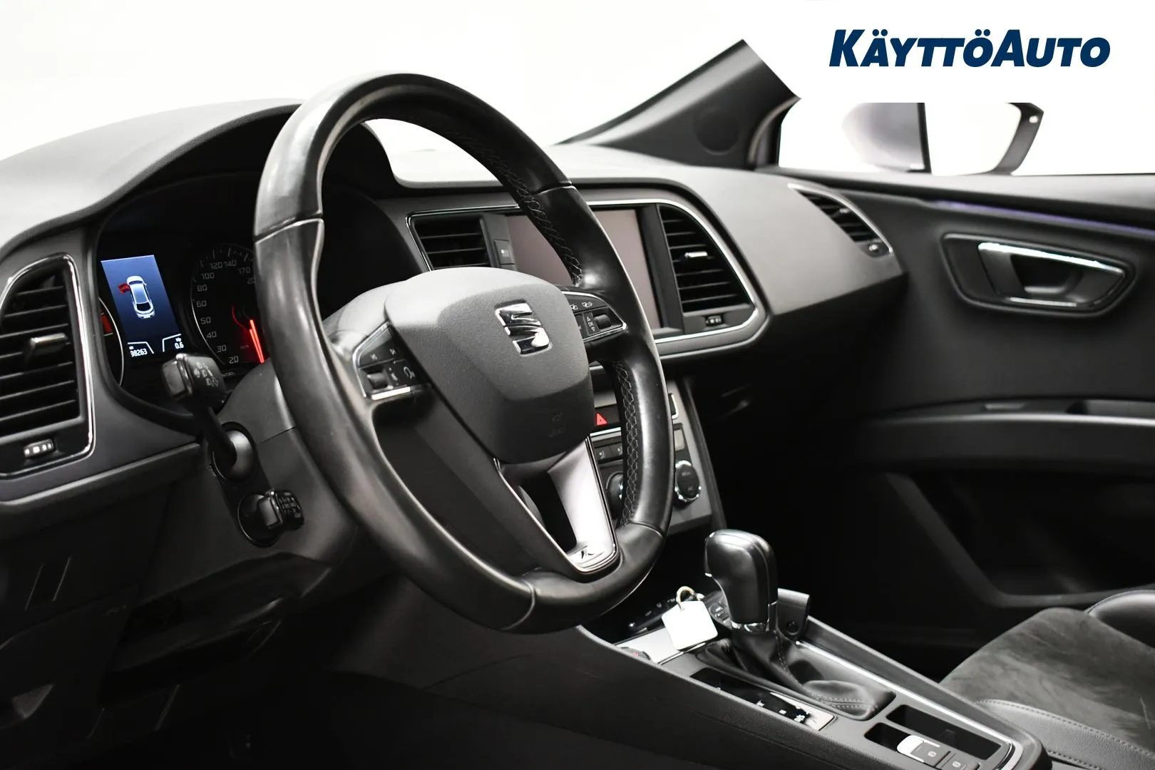 SEAT Leon ZMX-284 carousel image