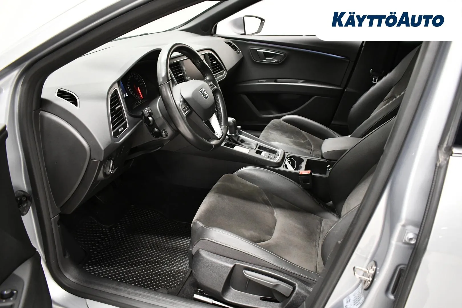 SEAT Leon ZMX-284 carousel image