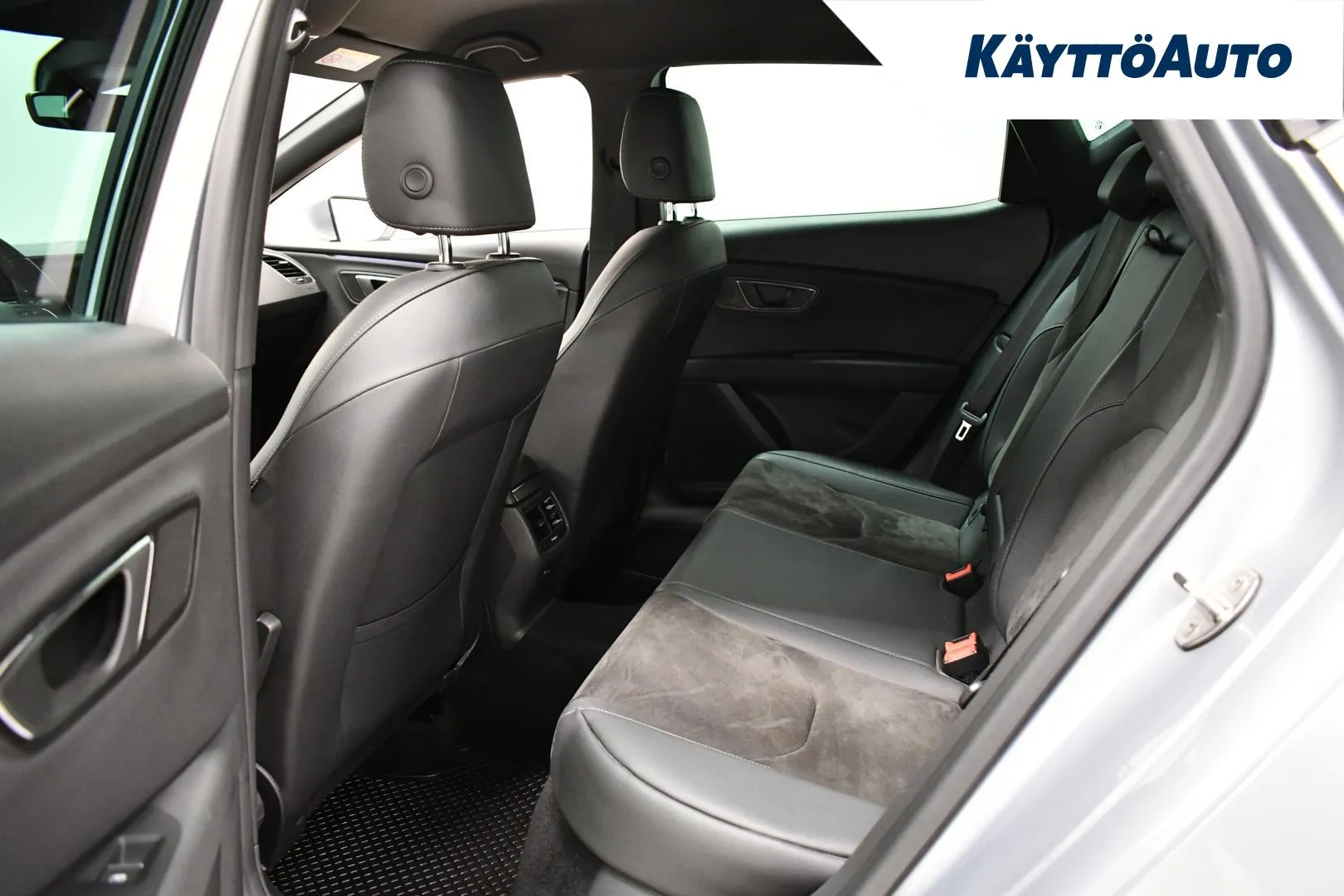 SEAT Leon ZMX-284 carousel image