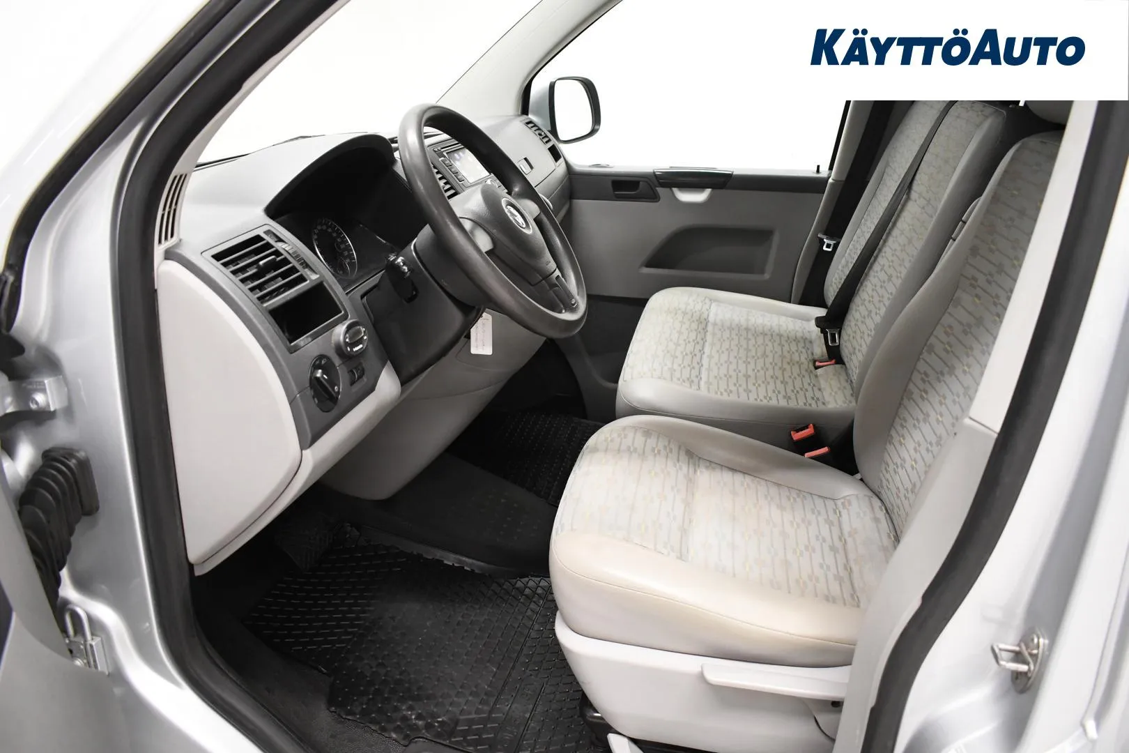 VOLKSWAGEN Transporter FKM-648 carousel image